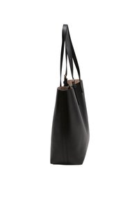 Borsa a tracolla in pelle nera con una forma strutturata, doppie spalline, texture liscia e design minimalista. L'interno è privo di decorazioni.