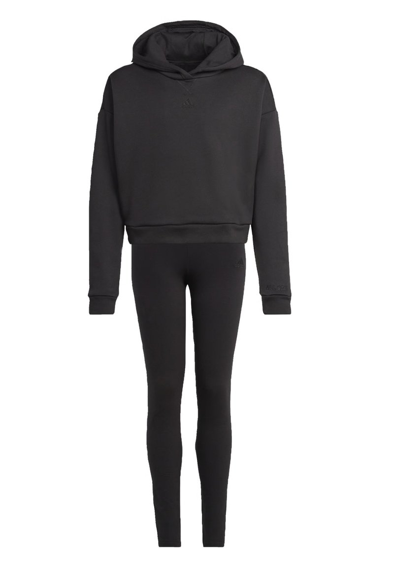 Set di felpa nera corta e leggings, realizzato in un tessuto morbido. Presenta un cappuccio, polsini a coste e accenti di logo sottili su entrambi i capi.