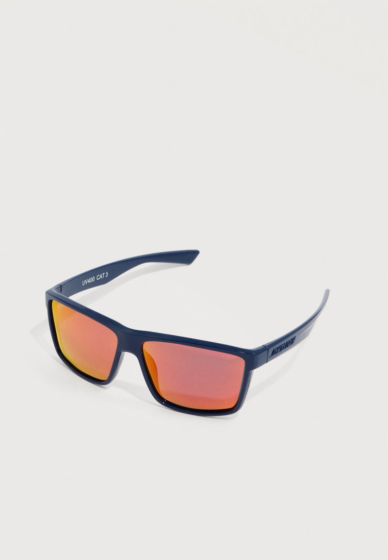 Ορθογώνια γυαλιά ηλίου σε ναυτικό μπλε με πορτοκαλί αντανακλαστικούς φακούς και την επιγραφή "UV400 CAT 3" στο εσωτερικό του βραχίονα.