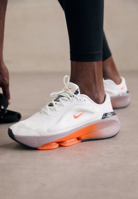 Nike Performance VERSAIR PRM - Treningssko - purple, grey