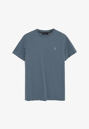 T-shirt bleu à manches courtes avec col rond et petit logo de joueur de polo blanc sur le côté gauche de la poitrine.