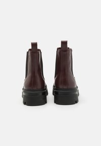 Calvin Klein Jeans LUGGED BOOT CHELSEA DRESS - Stivaletti - bitter chocolate/black