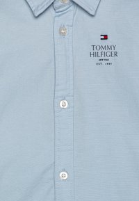 Tommy Hilfiger LOGO  - Πουκάμισο - breezy blue