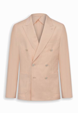 Beiger Doppelreiher-Blazer mit Reverskragen, sechs Knöpfen, zwei vorderen aufgesetzten Taschen und einer Brustleistentasche, präsentiert vor weißem Hintergrund.