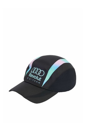 Schwarze Rennkappe mit irisierenden Streifen und "Audi Revolut F1 Team" Logo auf dem vorderen Panel.