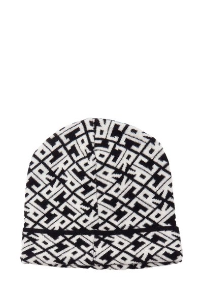 Cappello lavorato a maglia in bianco e nero, con un motivo geometrico. Texture morbida e design con risvolto per offrire calore.