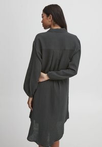 b.young BYIberlin - Abito a camicia - black
