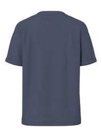 Granatowy t-shirt z krótkim rękawem, z podwiniętymi mankietami, gładkim tyłem i okrągłym dekoltem.