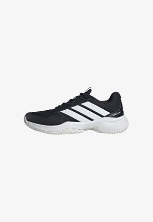 Scarpa da tennis Adidas Gamecourt bianca e nera con tomaia in mesh, suola bianca e tre strisce bianche sul lato.