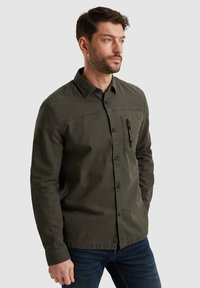 Grünes, langärmliges Hemd aus Baumwolle mit Knopfleiste. Verfügt über eine Brusttasche mit Reißverschluss, einen Button-Down-Kragen und einen Standard-Schnitt.