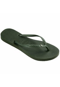 Une tong Havaianas vert foncé unique avec une semelle texturée et une bride avec le nom de la marque et un petit détail métallique.