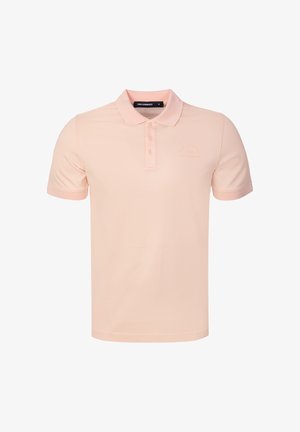 Polo rose clair à manches courtes avec col et trois boutons, avec un texte brodé discret sur la poitrine gauche.