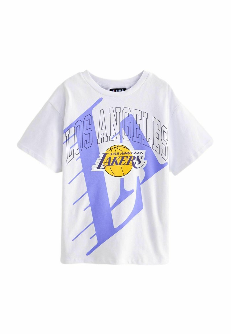 Hvid bomulds t-shirt med et lilla og gult grafisk tryk, der står "Los Angeles Lakers" med et basketballikon.