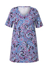 Une robe à manches courtes avec un décolleté en V, faite d'un tissu doux, avec un motif paisley coloré en bleu, rouge et blanc sur un fond sombre.