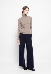 FTC Cashmere Džemperis - hazelwood