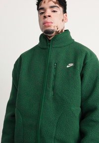 Nike Sportswear CLUB WINTER  - Φλις μπουφάν - fir