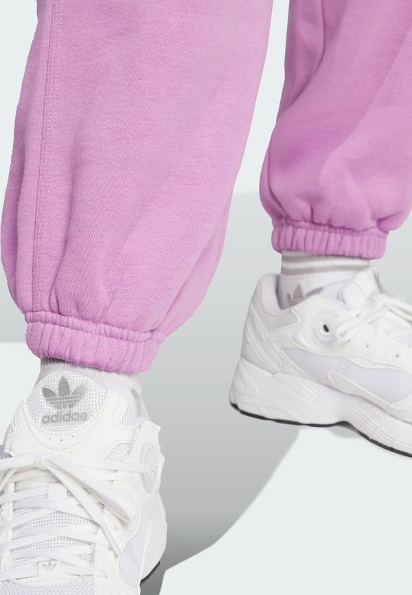 ESSENTIALS FLEECE LOOSE - Tracksuit bottoms - preloved purple3