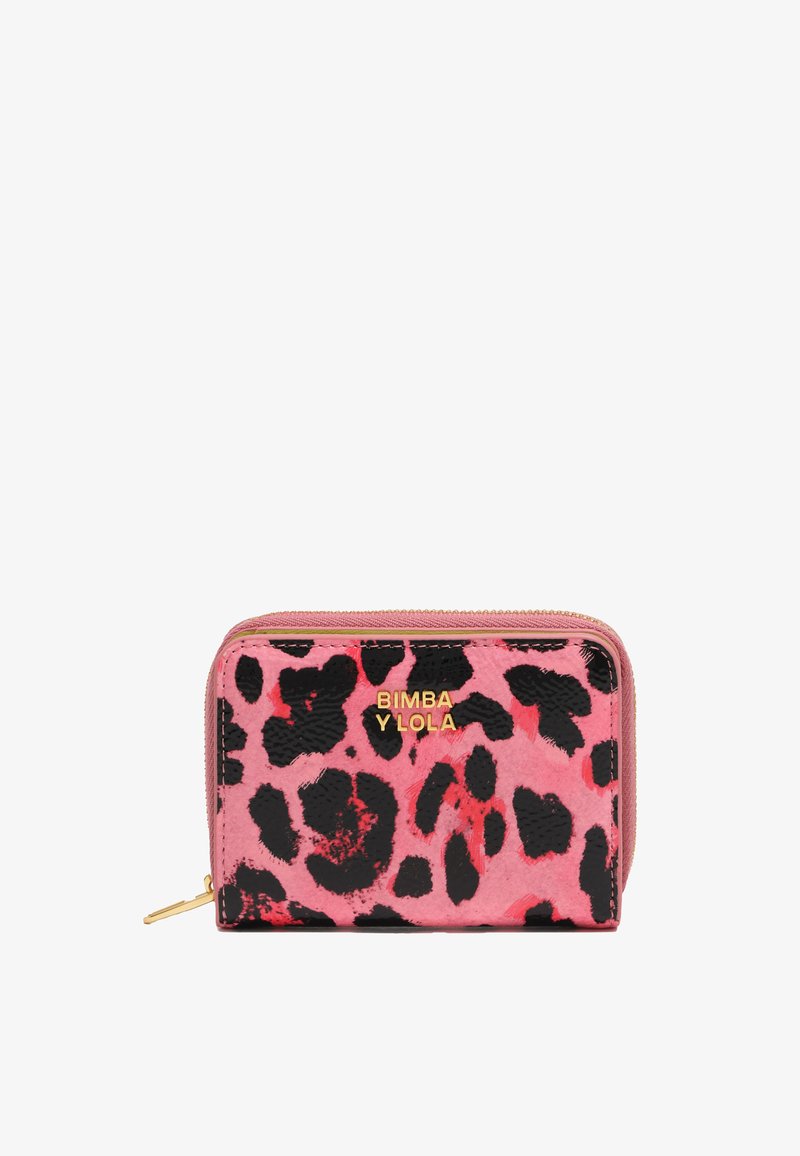 Zippered wallet in pink with black leopard print. Made of glossy material, featuring gold logo and trim, compact shape with rounded edges.