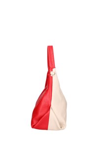Rood en beige leren handtas met een slouchy, driehoekig ontwerp. Voorzien van een enkele rode handgreep en een gestructureerd, stekelig oppervlak.
