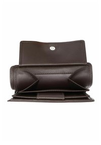 Portefeuille en cuir marron foncé ouvert, montrant plusieurs compartiments et une fermeture à bouton-pression.