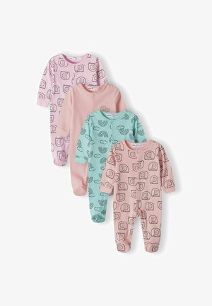 Vier baby rompertjes in verschillende pasteltinten: roze met prints, lichtroze en turquoise met wolken- en regenboogpatronen. Katoenen stof, lange mouwen.