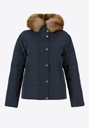 Navyblauwe pufferjack met een afneembare bruine bontkap, voorzien van drukknoopsluitingen, zijzakken en een gequiltde structuur.