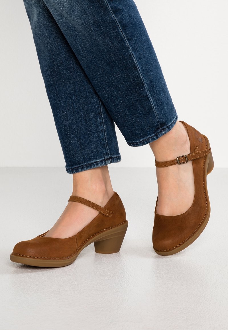 El Naturalista Escarpins - brown