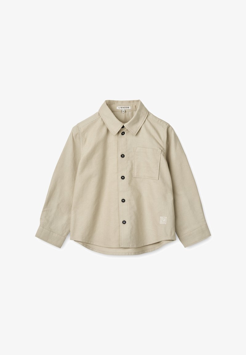 Chemise beige clair à manches longues, boutonnée à l'avant, avec un col classique, des boutons noirs, une poche poitrine et un petit logo sur l'ourlet.