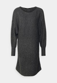 Abito maglione in maglia grigio scuro, svasato e comodo, con scollatura rotonda e maniche lunghe e svasate. Presenta una texture morbida e un orlo leggermente curvo.
