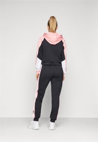 adidas Sportswear BOLDBLOCK TRACKSUIT - Tuta - black/semi pink spark