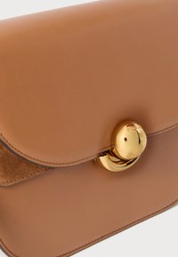 Furla SFERA CROSSBODY ROUND - Taška cez plece - light brown