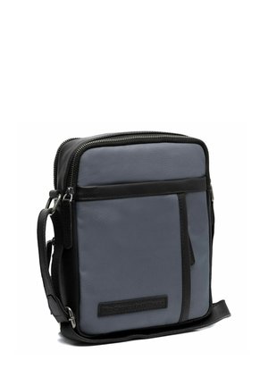 Borsa a tracolla grigia in nylon con dettagli in pelle nera, dotata di chiusura con zip, tracolla regolabile e tasca esterna.