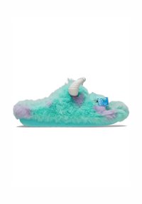 Vlotte mintgroene slippers met lila accenten, voorzien van witte nephoorns en een gestructureerde buitenzool. Zachte, pluizige textuur overal.