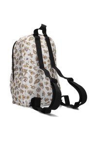 Rugzak van witte stof met meerkleurige bloemen- en paisleypatronen. Zwarte verstelbare schouderbanden en een ritssluiting.