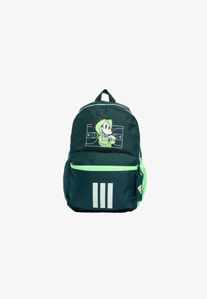 Grüner Stoffrucksack mit schwarzem Mickey Mouse Grafik, weißen Streifen und limettengrünen Akzenten. Verfügt über eine Fronttasche und ein seitliches Netzfach.