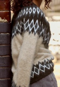 Next Striktrøje - brown