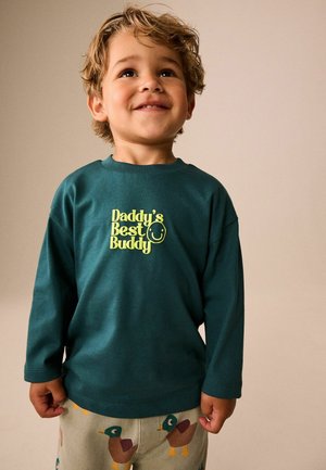 Next, REGULAR FIT - LONG SLEEVE SMALL GRAPHIC PRINTED T-SHIRT . - Langærmet T-shirt - green daddys best buddy slogan