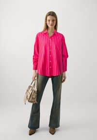 GAP THE BIG SHIRT - Užsagstoma palaidinė - pink/red