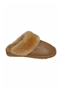 Tan slipper met een zachte nepbont kraag, een gestructureerde bovenkant en een platte, flexibele zool. Het materiaal heeft een subtiele glans.