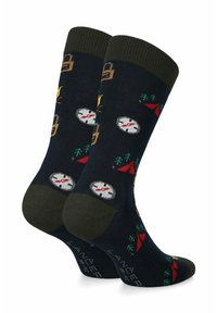 Granatowe skarpetki z motywami związanymi z biwakowaniem, w tym namiotami, ogniskami i kompasami, z ciemnozielonymi akcentami na górnej części i palcach.