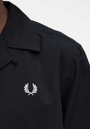 Fred Perry, CAMICIA FRED PERRY TIPPED HEM REVERE - Chemise - black