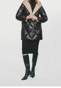 OCHNIK Kabát z prachového peří - black