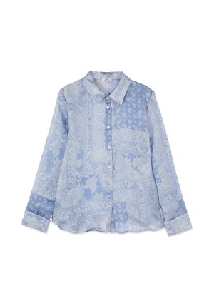 Camisa de manga larga azul claro con botones, con patrones de patchwork mixtos de flores y cachemira, y cuello puntiagudo.