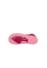 Semelle de basket rose en caoutchouc texturé, avec un élément de design circulaire au centre et des motifs nervurés pour l'adhérence.