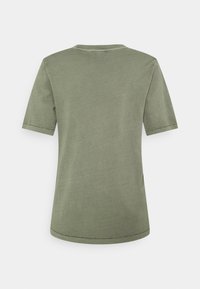 T-shirt vert uni à manches courtes, vu de dos, avec un col rond simple et des coutures visibles aux manches et à l'ourlet.