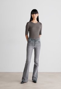 LIU JO PANT AUTHENTIC BEAT - Jean bootcut - grey