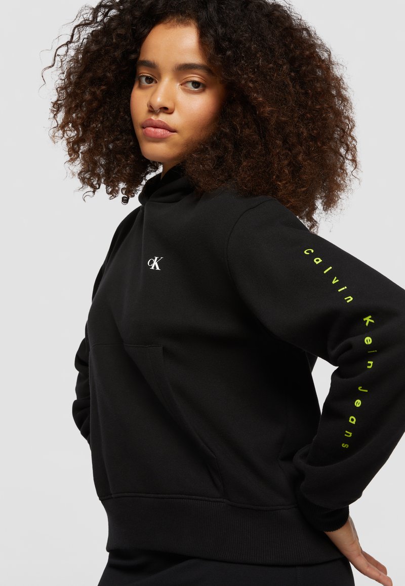 Calvin Klein Jeans EXCLUSIVE MULTI GRAPHIC HOODIE - Sweatshirt - black/noir  - ZALANDO.FR