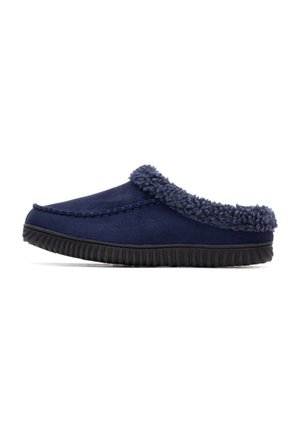 Pantufla azul marino con un forro suave y aterciopelado y suela texturizada. Presenta una puntera redondeada y detalles de costura en la parte superior.