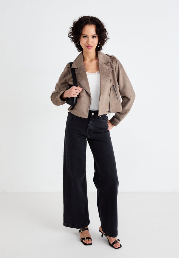 CURVY HIGH RISE STRIDE SAVILLE - Wide Leg2