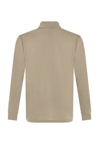 Beżowa koszulka polo z długim rękawem, z kołnierzykiem, o gładkiej fakturze i pojedynczym szwem z tyłu. Posiada dopasowane mankiety i płaskie wykończenie hemu.